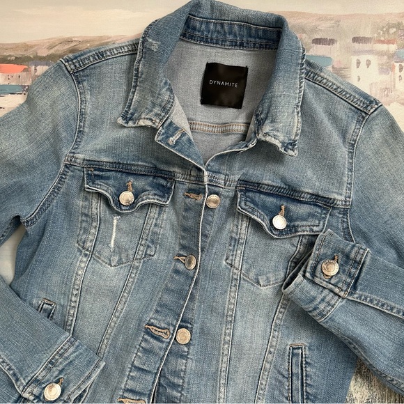 Dynamite Fitted Jean Jacket Distressed Lightwash🌸🩵 - Picture 1 of 11